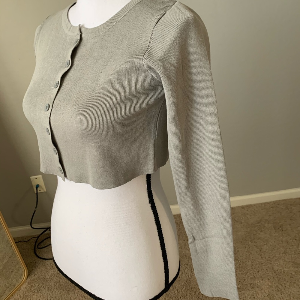 NWT Grey Cropped Long Sleeves Cardigan - Picture 4 of 7